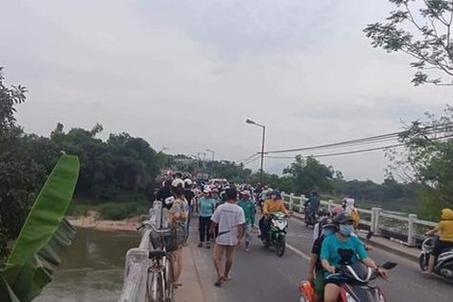 Bỏ lại xe đạp trên cầu, nam sinh lớp 10 nhảy sông tự tử