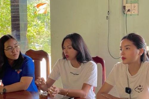 Hoa hậu Kỳ Duyên về Quảng Nam xây nhà cho bà con tái thiết cuộc sống sau lũ