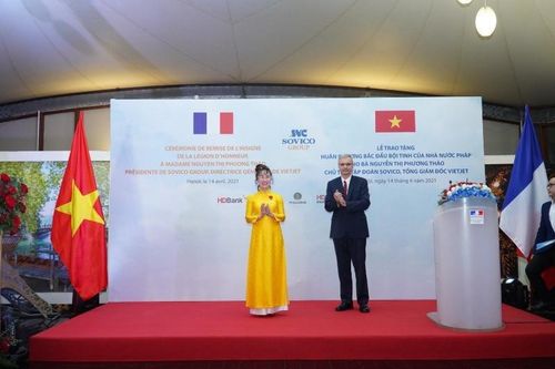 Nữ tỷ phú Vietjet nhận Huân chương Bắc đẩu bội tinh
