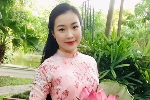 Cô gái được chú ý trên mạng vì bức ảnh đang làm căn cước công dân