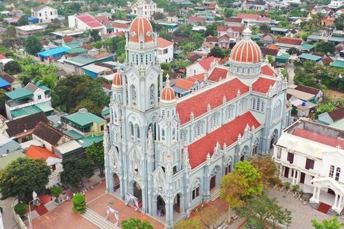 Nhà thờ nơi Phan Mạnh Quỳnh tổ chức lễ cưới