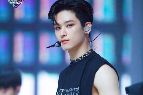 8 nam nghệ sĩ có ngoại hình ấn tượng nhất Kpop