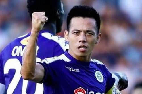 Tuyển thủ U22 Việt Nam cười trừ khi được hỏi về Văn Quyết