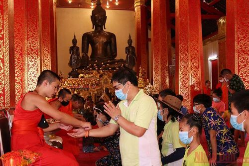 Tết cổ truyền Bun Pi Mày 2564 tại Lào