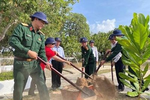 Đoàn Công tác Tổng cục Chính trị thăm, kiểm tra huyện đảo Trường Sa và nhà giàn DK1 năm 2021