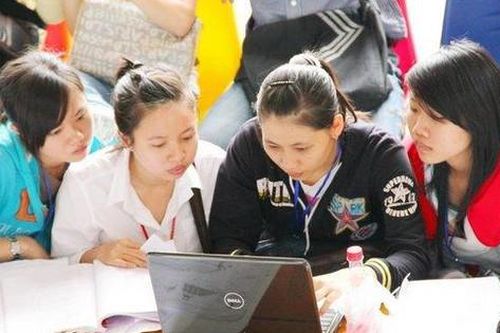 Học phí tăng mạnh: Trường làm gì để hỗ trợ tân sinh viên?