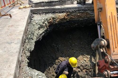 'Hố tử thần' xuất hiện trên đường Huỳnh Tấn Phát, quận 7