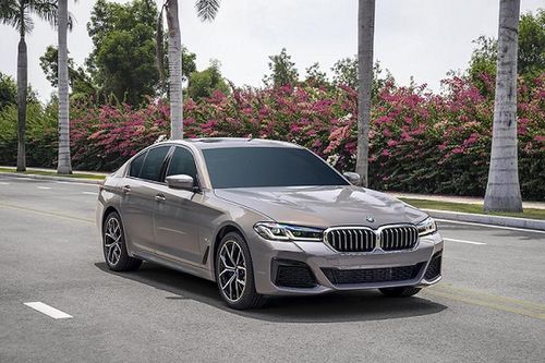 BMW 5-Series 2021 gần 2,5 tỷ tại Việt Nam, 'đấu' Mercedes E-Class