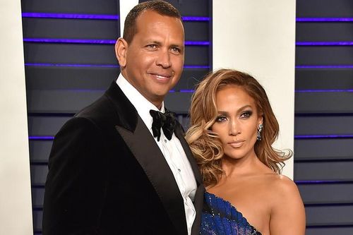 Jennifer Lopez chia tay tình trẻ kém 6 tuổi