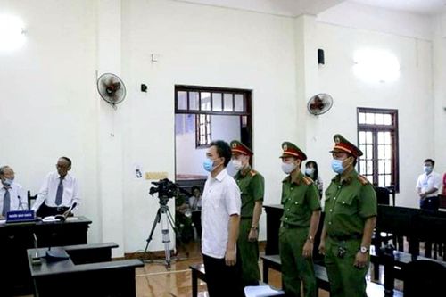 Xúc phạm một số nguyên lãnh đạo: Cựu chuyên viên Văn phòng UBND TPHCM lãnh án