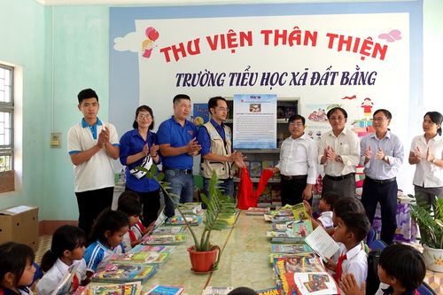 Trao tặng hơn 3.500 cuốn sách cho học sinh vùng khó Gia Lai