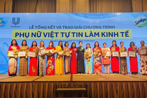 Phụ nữ Việt tự tin làm kinh tế