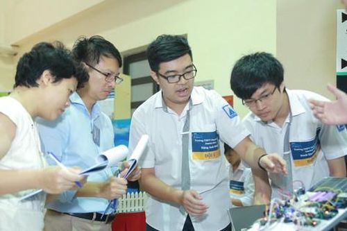Steam For VietNam và Vinuni tổ chức khóa học về Robotics cho học sinh THPT