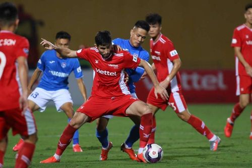 Viettel phả hơi nóng vào gáy HAGL, thầy trò Kiatisak có áp lực trước Hà Nội FC?