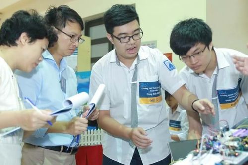 STEAM for Vietnam và VinUni tổ chức khóa học miễn phí về Robotics cho học sinh THPT