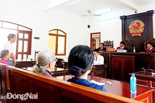 Nhờ đứng tên giùm nhà đất - lợi bất cập hại