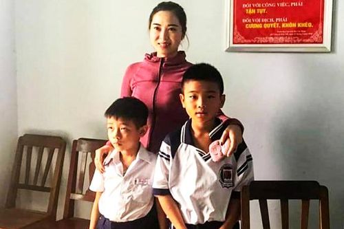 2 học sinh tiểu học đảo Bình Ba: Nhặt được 12 triệu đồng trả người đánh mất