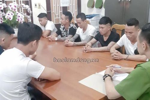 Tạm giữ 9 đối tượng cùng súng đạn và nhiều hung khí