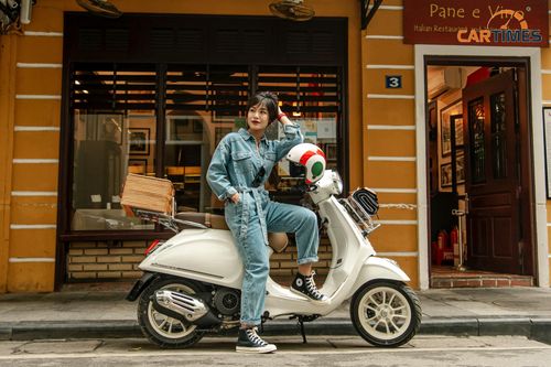Bộ ảnh: Cô nàng mê đi 'chất như nước cất' bên Vespa Picnic