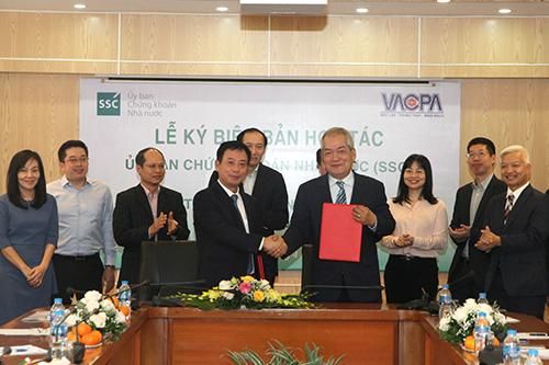 Tăng cường chất lượng thông tin tài chính trên thị trường chứng khoán