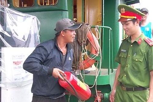 Tăng cường công tác phòng chống cháy, nổ tại Âu thuyền và cảng cá Thọ Quang