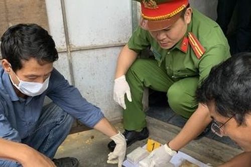 Bắt 2 đối tượng tàng trữ hơn 12 nghìn viên hồng phiến