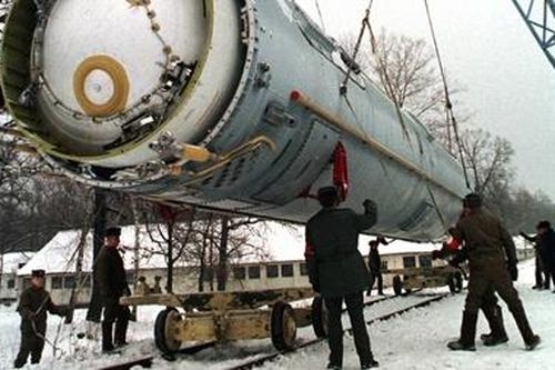 Căng thẳng với Nga, Ukraine dọa phát triển vũ khí hạt nhân