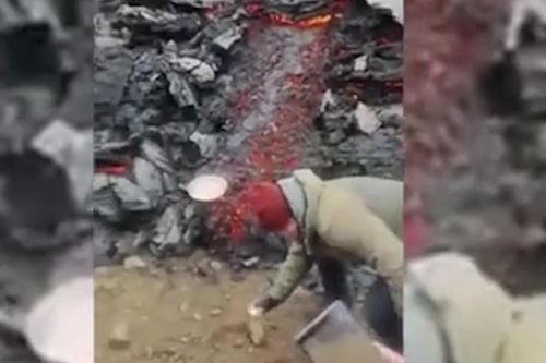 Người đàn ông chiên trứng, làm thịt xông khói trên dung nham núi lửa