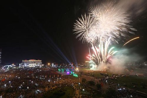 Bắn pháo hoa tầm cao dịp Giỗ Tổ Hùng Vương 2021