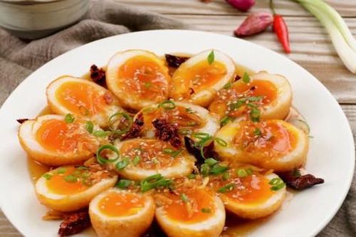 Trứng lòng đào chiên sốt me, mới nghe đã ứa nước miếng, ăn 1 lần nghiện luôn