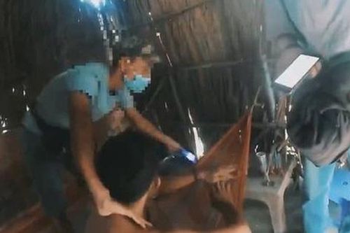 Nhắn tin đòi 'quan hệ' mới trả điện thoại, tên cướp bị cô gái 'xử lý' gọn
