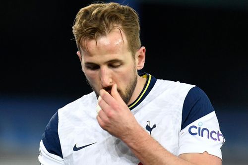 Kane cứu Tottenham thoát thua trước Everton