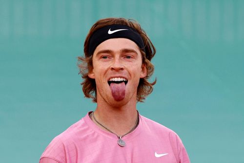 Rublev hạ Nadal trên sân đất nện