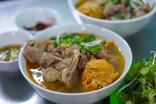'Tôi ăn 7 bữa ở Huế với 350.000 đồng'
