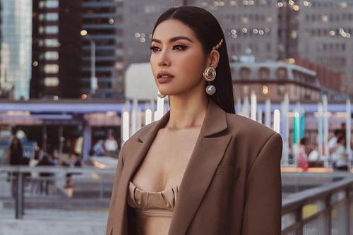 Mốt mặc nội y bên trong áo blazer gợi cảm