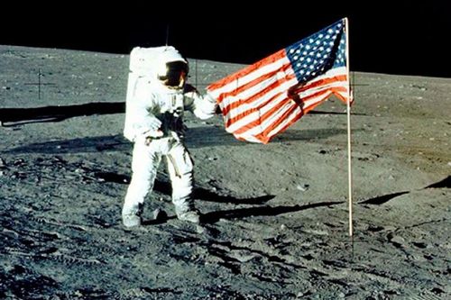 Elon Musk đánh bại Jeff Bezos, giành hợp đồng 2,9 tỷ USD của NASA