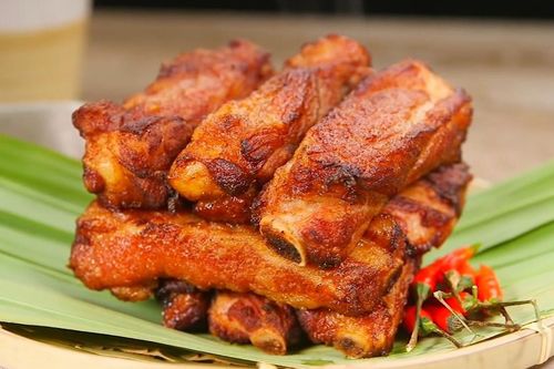 Học đầu bếp cách chiên sườn không bị cứng