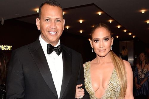 Jennifer Lopez cần nhiều thời gian để hoàn toàn cắt đứt tình cũ