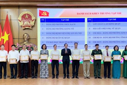 Quận Ba Đình: Khen thưởng 26 tập thể, cá nhân tiêu biểu trong thực hiện Chỉ thị 05-CT/TW