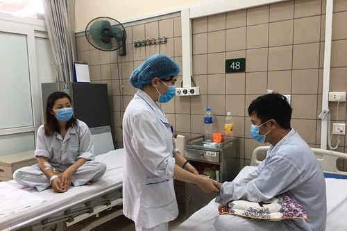 Tinh dầu đuổi muỗi chứa thuốc trừ sâu khiến gia đình 4 người bị ngộ độc