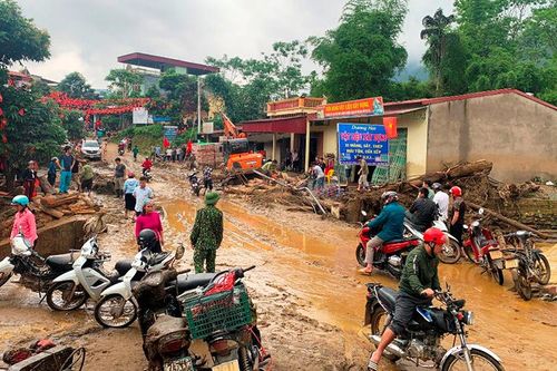 Lũ ống trong đêm làm hai người chết ở Lào Cai