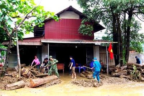 Ban CHQS huyện Văn Bàn (Lào Cai) khắc phục hậu quả lũ ống