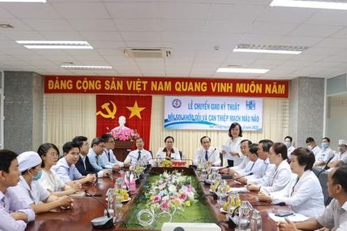 Chuyển giao kỹ thuật can thiệp nội mạch thần kinh và nội soi khớp