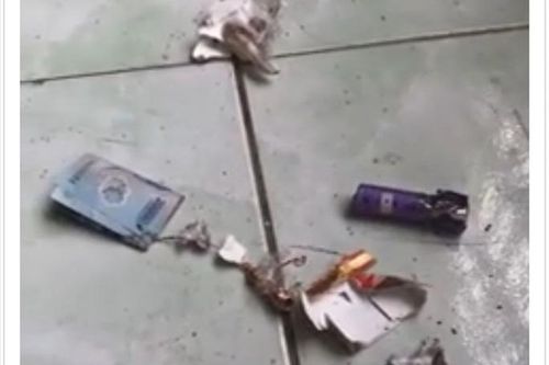 Rút tờ tiền kẹp bên trong, bao thuốc lá phát nổ khiến 1 người bị thương
