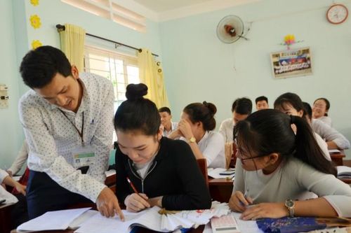 Thi tốt nghiệp THPT: Học sinh thực học, phụ huynh đồng hành