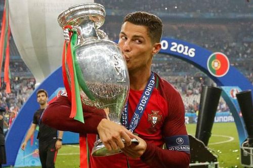 EURO 2021 cho phép khán giải tới sân tham dự