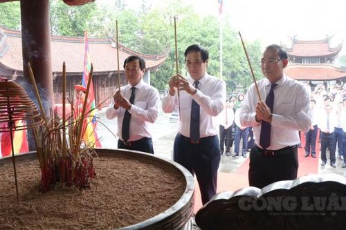 Phú Thọ: Thành kính dâng hương Đức Quốc Tổ Lạc Long Quân và Tổ Mẫu Âu Cơ