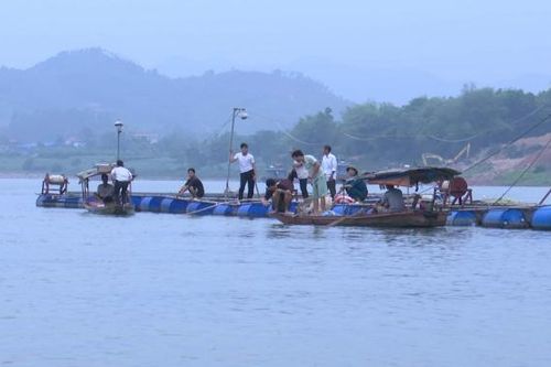 Phú Thọ: Thi thể 2 học sinh mất tích trên sông Đà đã được tìm thấy