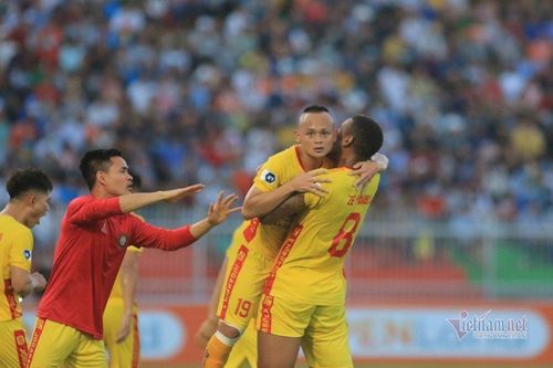 Thanh Hóa thắng nhờ siêu phẩm, Hà Tĩnh thay tướng đổi vận