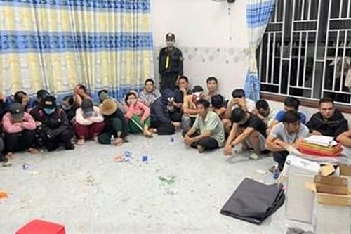 Phê chuẩn khởi tố 35 đối tượng đang 'say sưa' đánh bạc quy mô lớn